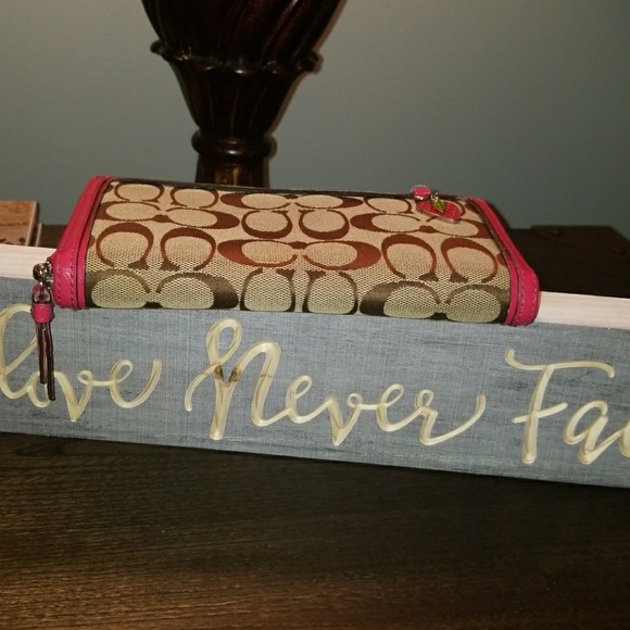 NWOT Coach Signature Wallet with Strawberry charm - Picture 3 of 6